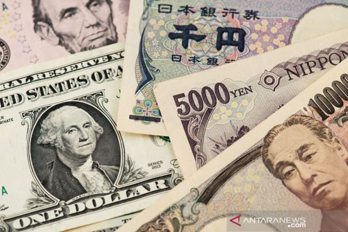 Dolar di kisaran paruh atas 105 yen pada awal perdagangan di Tokyo ... Dolar Mengamuk! Asia Kocar-Kacir, Rupiah Paling Hancur, Yen Masih Bertahan